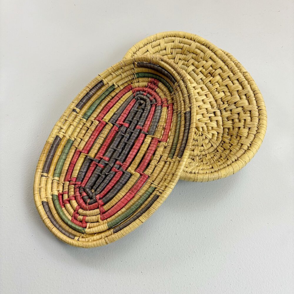 VINTAGE Southwestern Basket Trays Set Of 2 12" Oval Woven Grass Boho Decor
